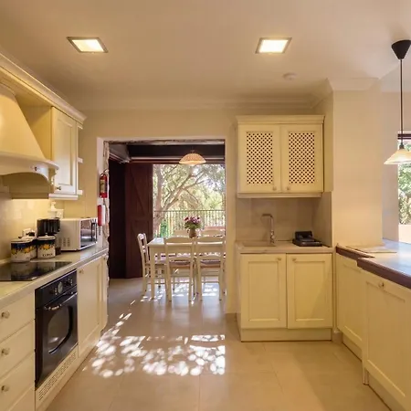 Villa Kampanella - Luxury 7 Bedroom With Pool , Jacuzzi , Panoramic Sea & Sunset Views *